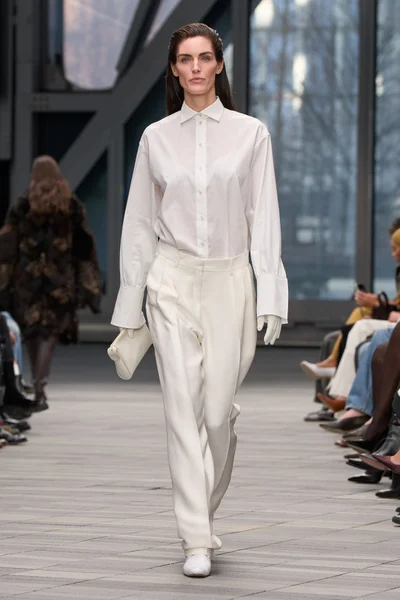 Look 27